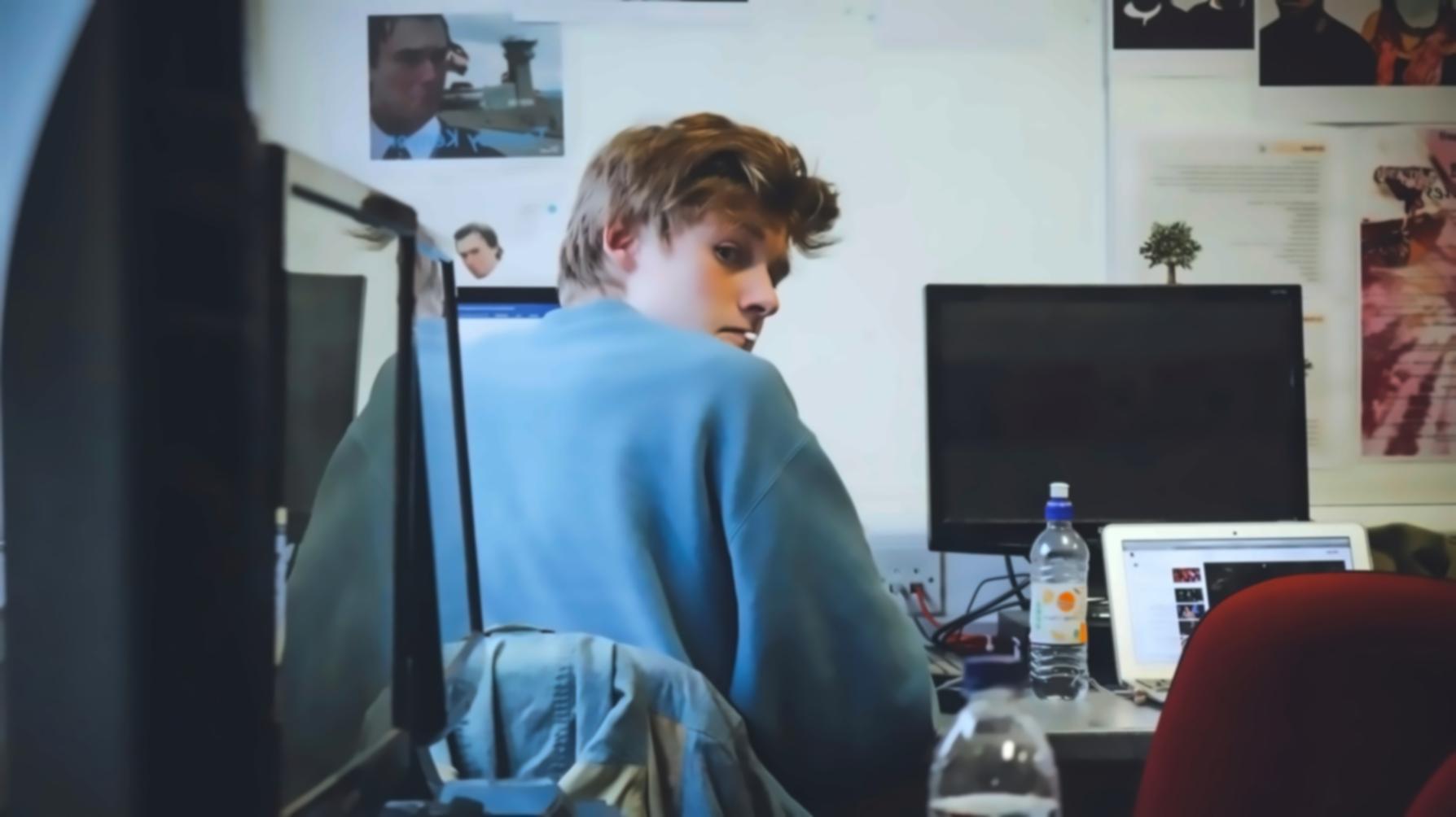 Studierende arbeiten an Cybersicherheitsprojekt